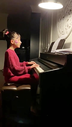 هنرجوی پیانو کودک استاد میلاد جعفرنژاد
