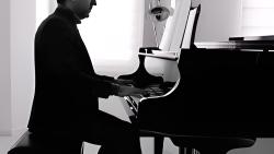 Paeez , Piano Playing