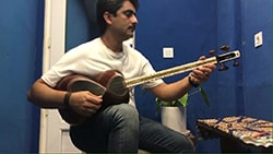 zoheir shaki with tar playing