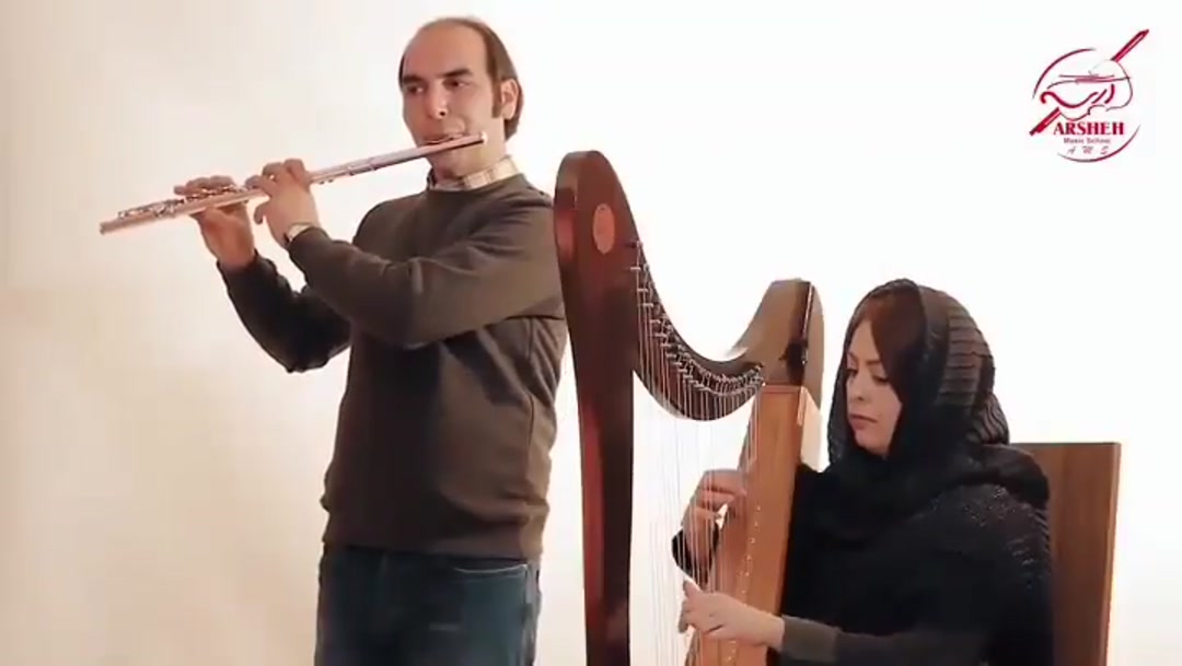 playing with harp and fluet