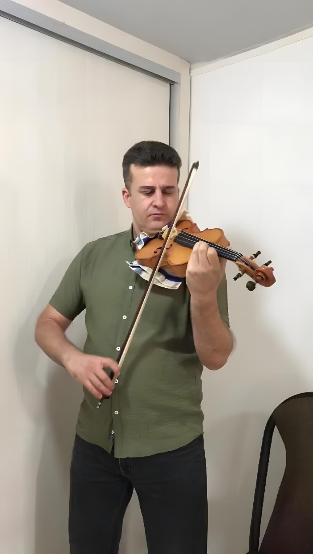 violin player with payam shiani