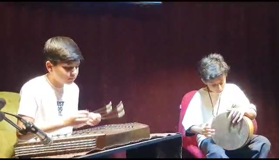 santoor playing student of behnaz tohidia