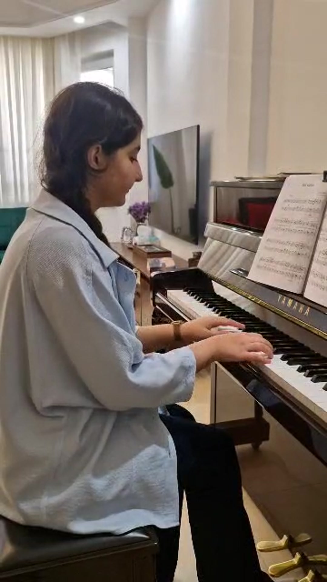 پیانو نوازی هنرجوی استاد کمند توسلی
